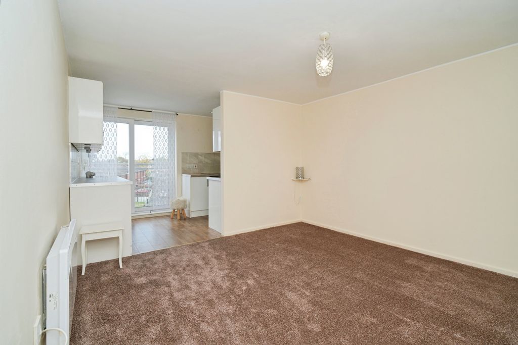 Property photo 2 of 15 Lounge