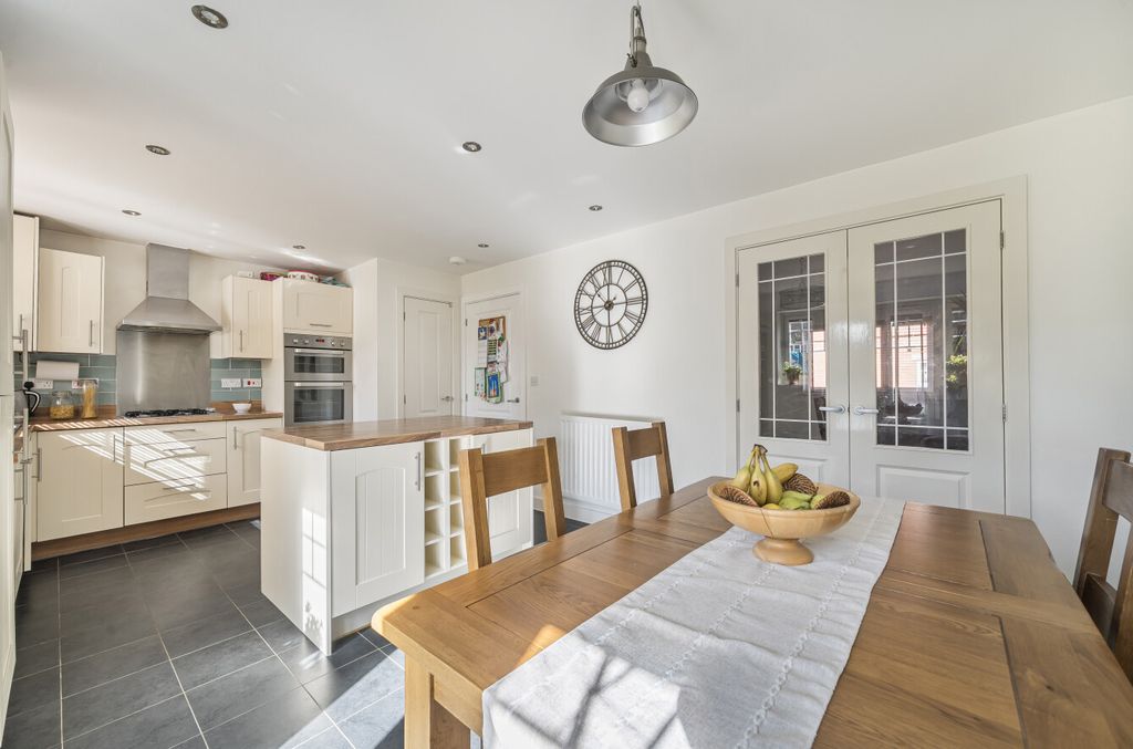 Property photo 3 of 22 1349403-16-68c008...