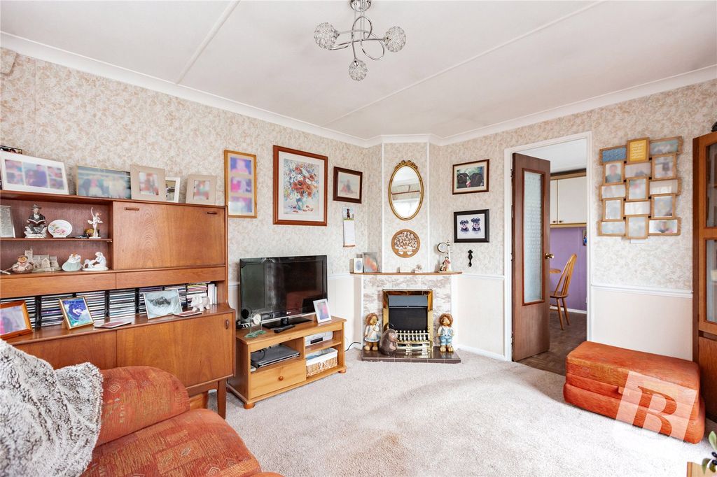 Property photo 1 of 14 Lounge