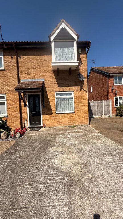 Property photo 1 of 10 2 Bedroom House To Rent