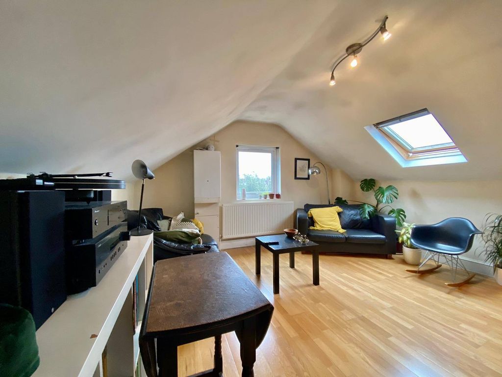 Property photo 1 of 9 Nelsons Are Proud To Present This Immaculate Two Double Bedroom Top Floor Period Conversion Flat Less Than Ten Minutes Walk From Brixton Underground And Streatham Hill Rail Station.