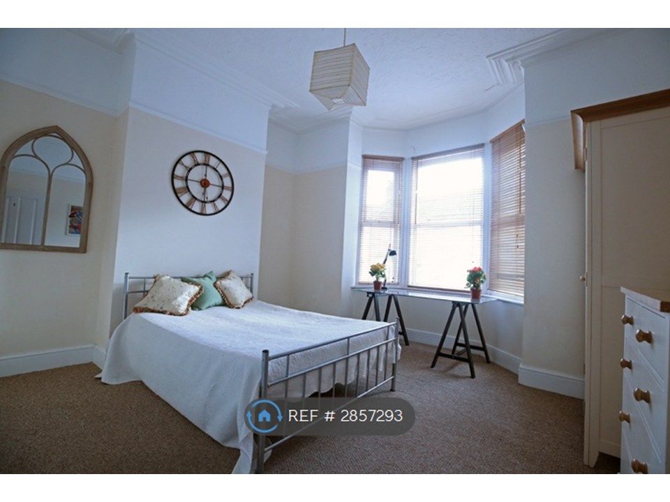 Property photo 2 of 6 Room 1 - Now Let