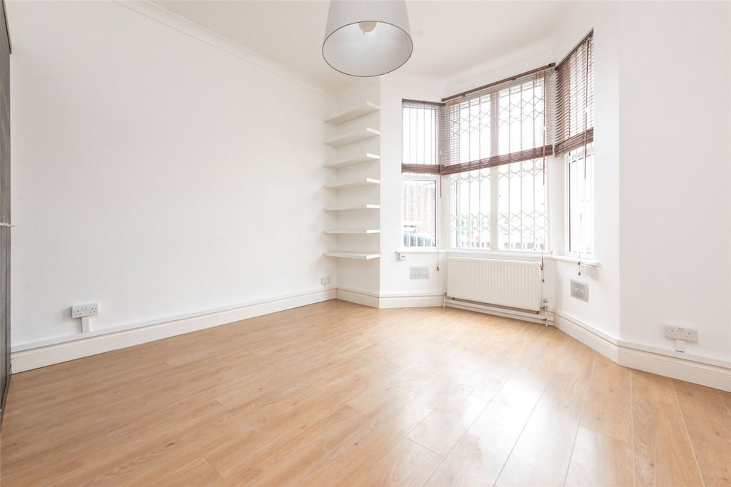 Property photo 3 of 11 Picture No. 16