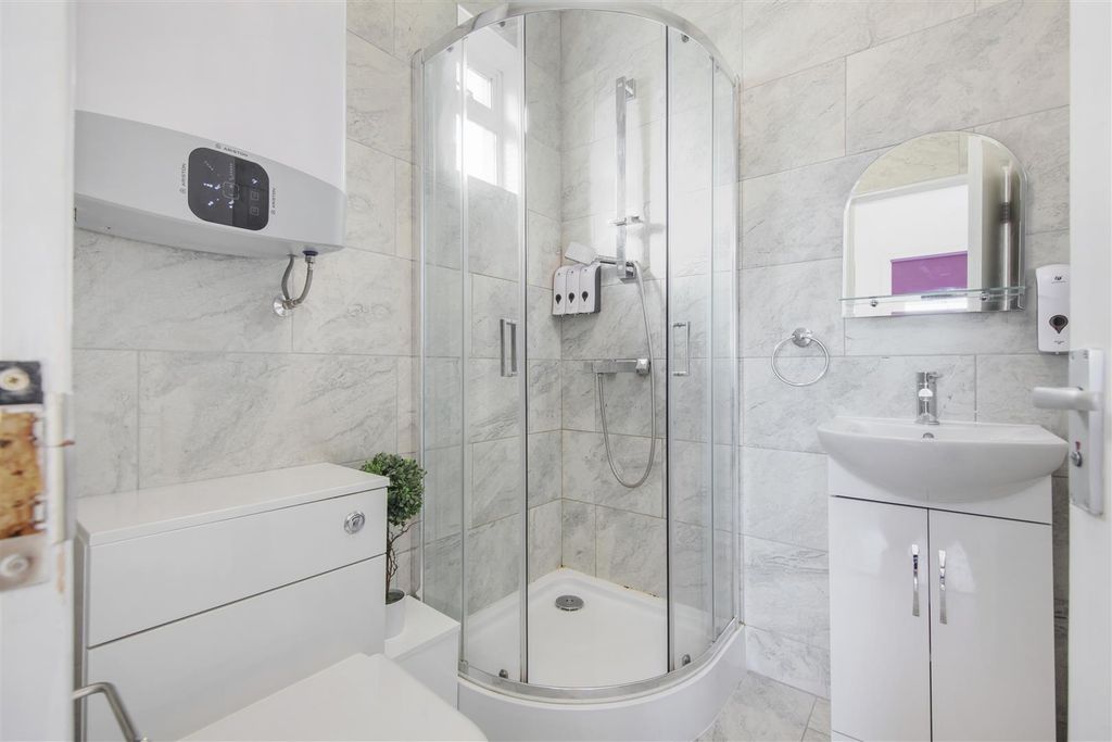Property photo 3 of 7 Fully Tiled Bathroom