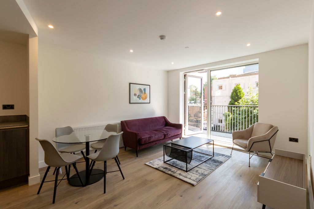 Property photo 2 of 24