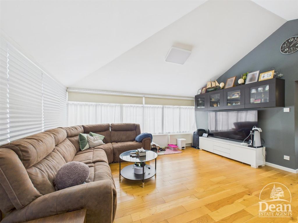 Property photo 3 of 19