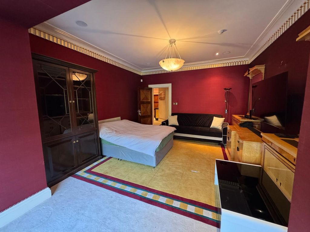 Property photo 2 of 3