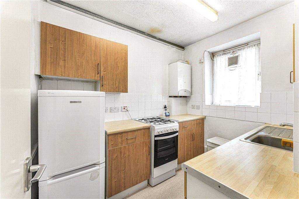 Property photo 3 of 10 Kitchen