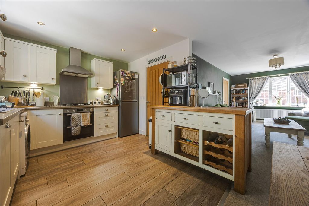 Property photo 3 of 15 Kitchen/Diner