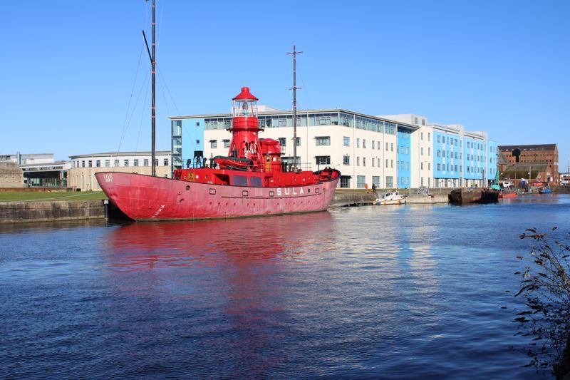 Property photo 3 of 10 Canal