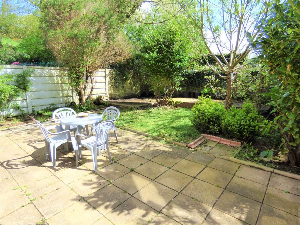 Property photo 3 of 9 Garden