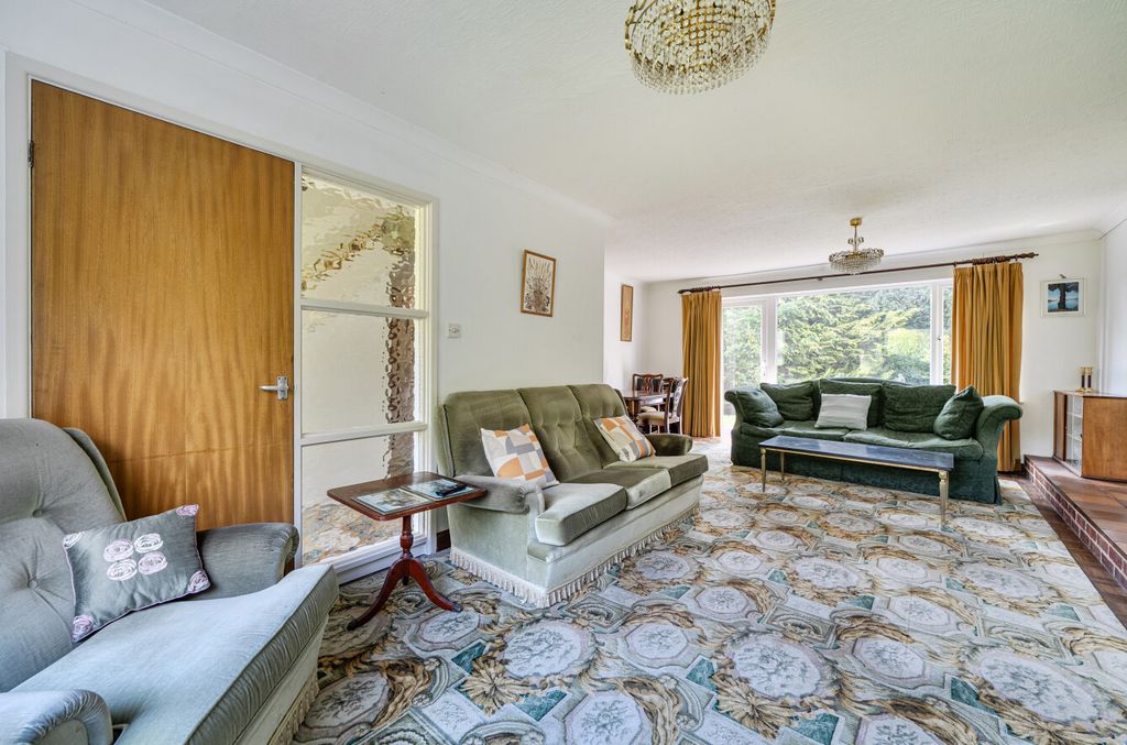 Property photo 2 of 10 Lounge
