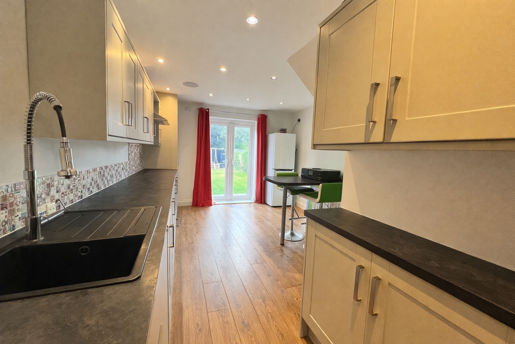 Property photo 2 of 9 CD9C6A9B-5967-4071-Acef-1Fc709Dbc873