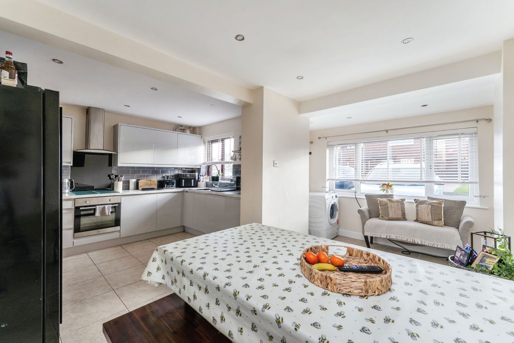 Property photo 3 of 17 Kitchen Diner