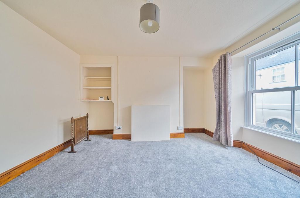 Property photo 2 of 14 Bampton Seddons