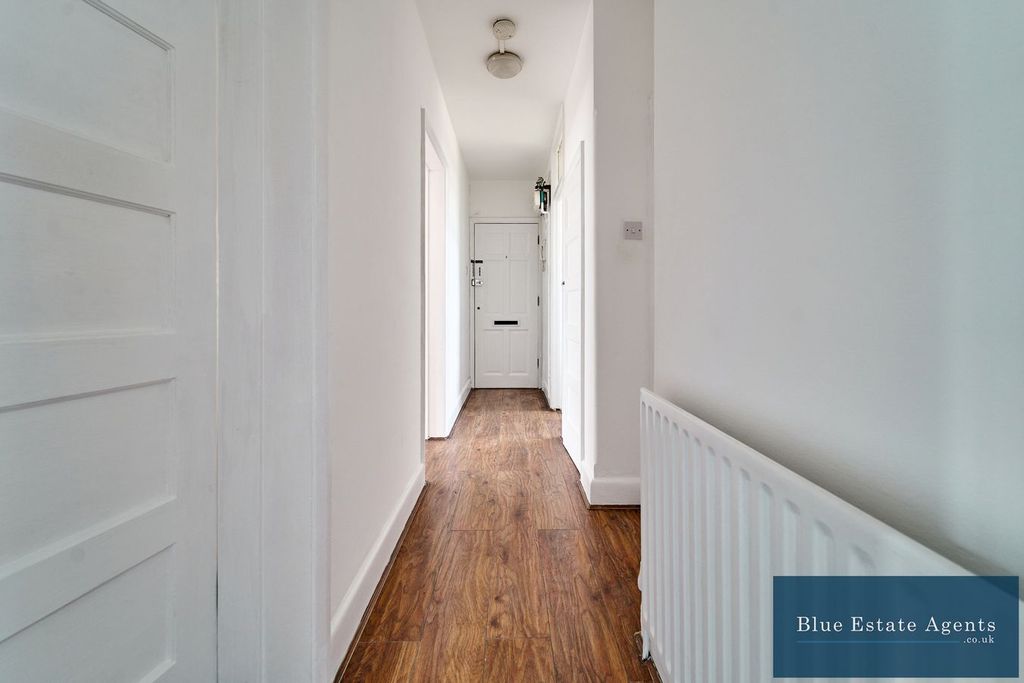 Property photo 3 of 17 Entrance Lobby