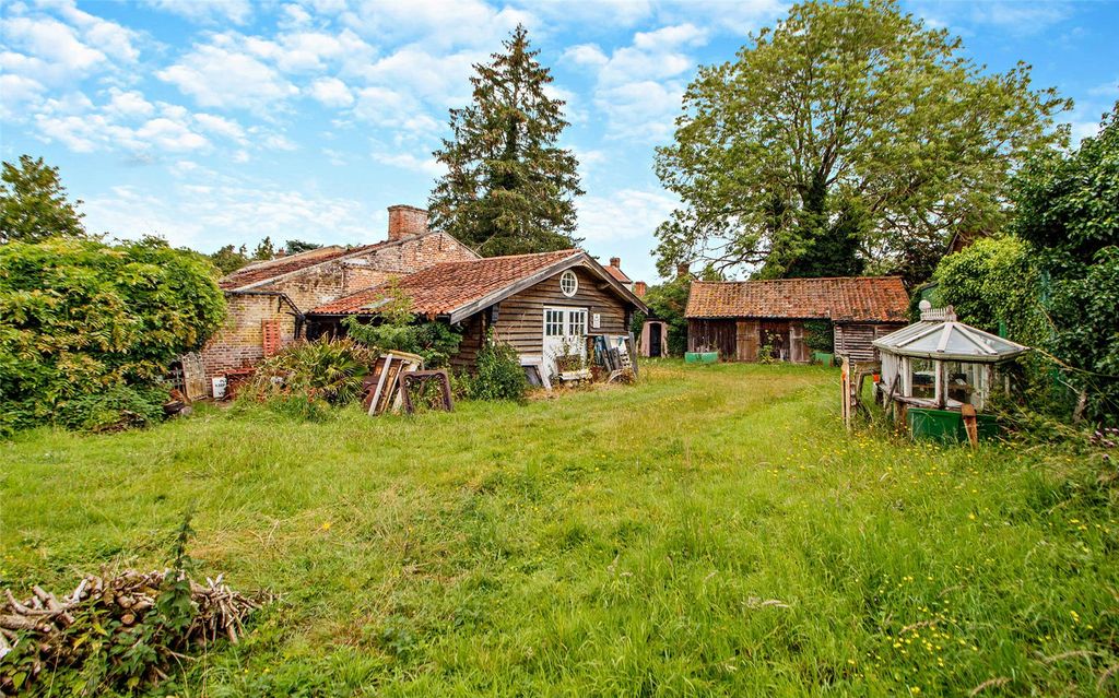 Property photo 3 of 12 Grounds