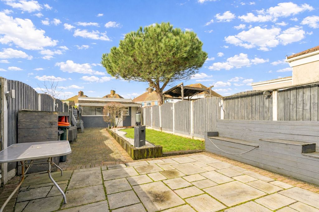 Property photo 2 of 20