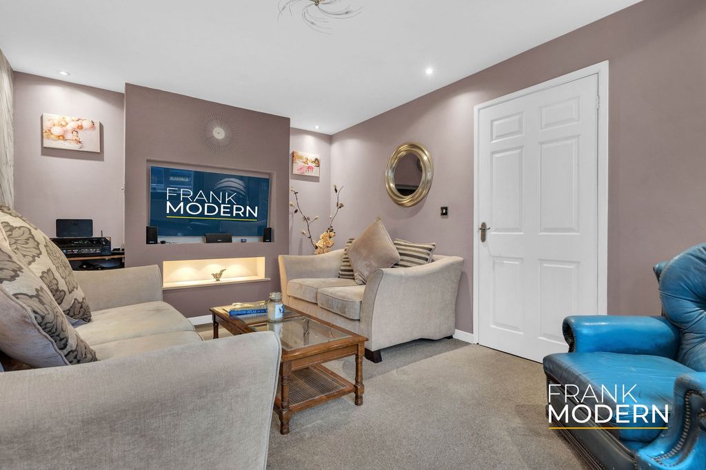 Property photo 2 of 25 Living Room