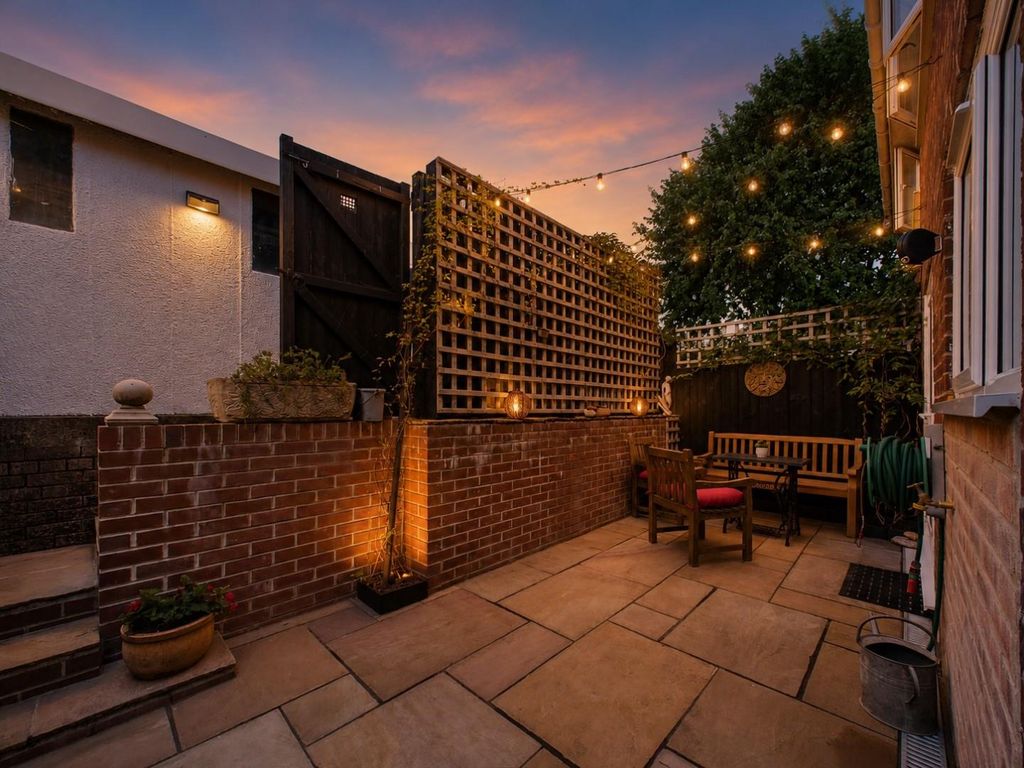 Property photo 2 of 25 Dusk.Jpg