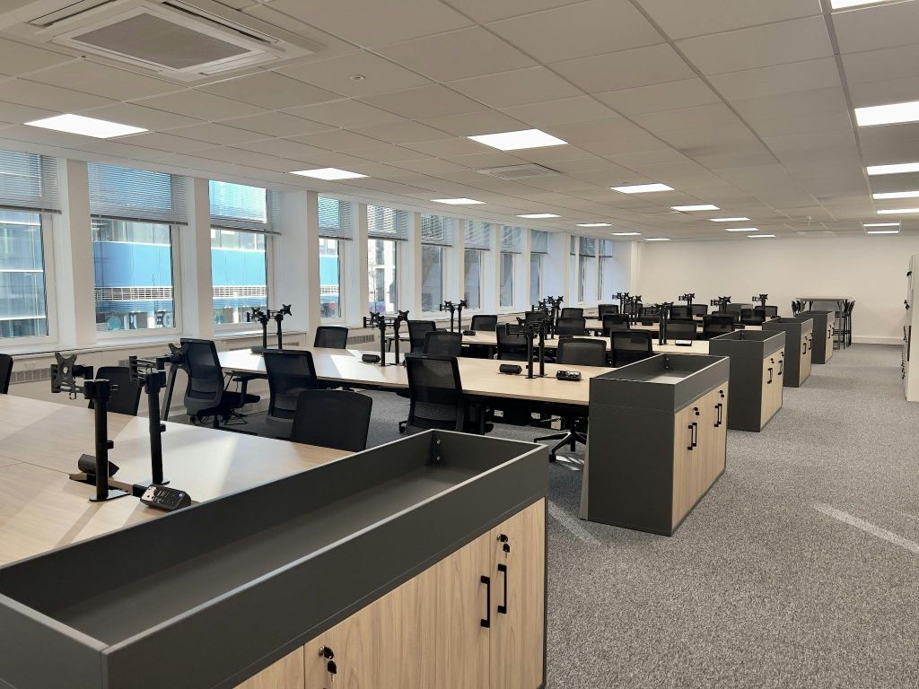 Property photo 2 of 14 Dukes Place - 1st Floor Desks