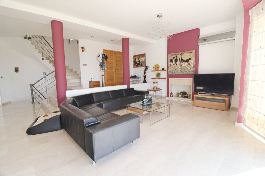 Property photo 3 of 46