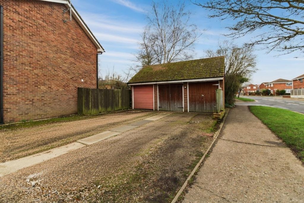 Property photo 2 of 11 Driveway &amp; Garage
