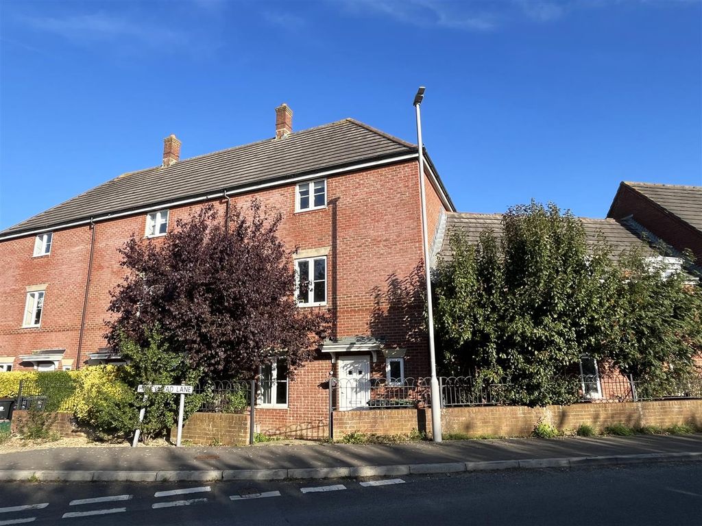 Property photo 1 of 9 Front Aspect