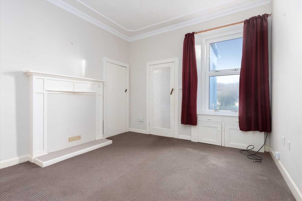 Property photo 2 of 11 Lounge