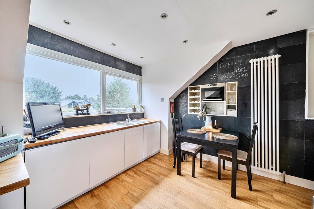 Property photo 3 of 8 Picture No. 10