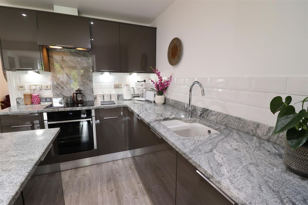 Property photo 3 of 16 Kitchen