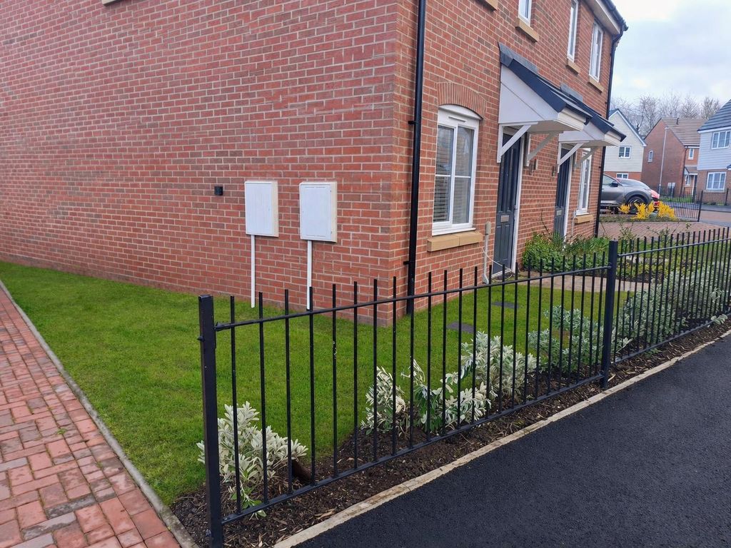 Property photo 3 of 25 Front Lawn