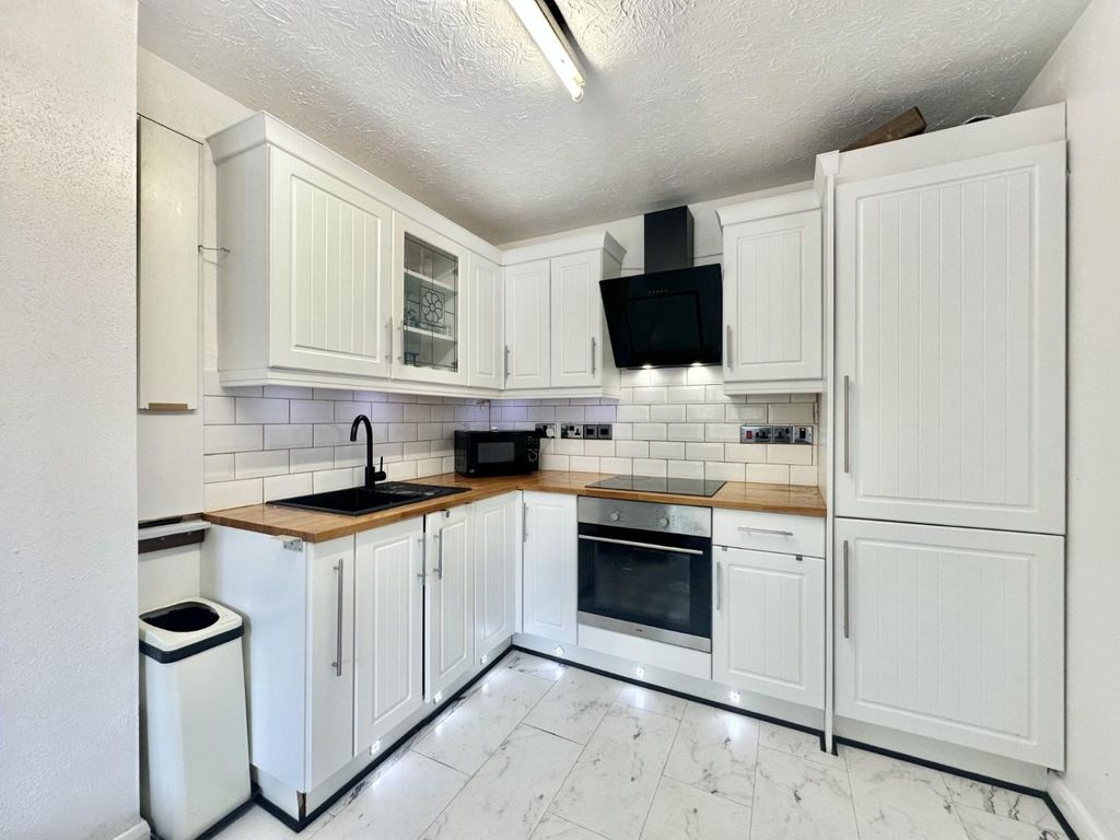 Property photo 2 of 12 Thumbnail_Img_4163.Jpg