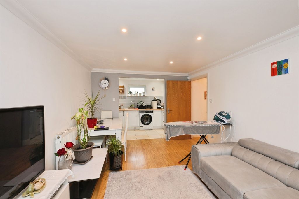 Property photo 3 of 14