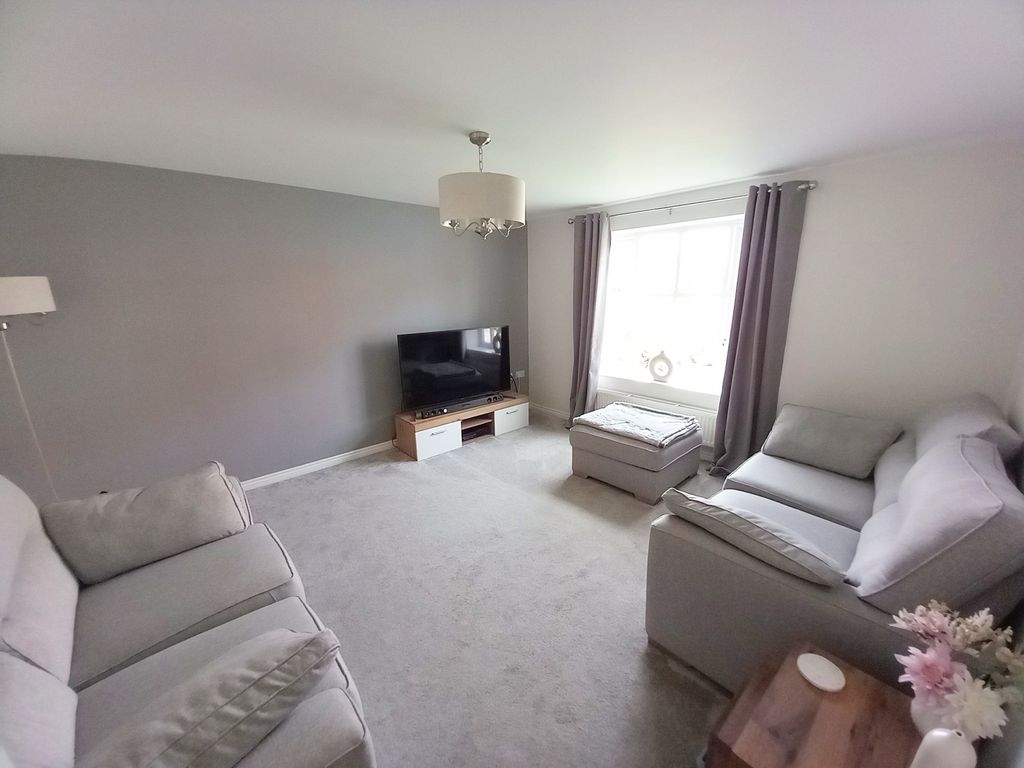 Property photo 3 of 21 Lounge