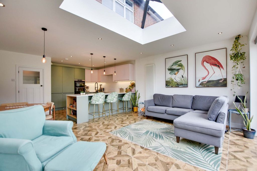 Property photo 2 of 48