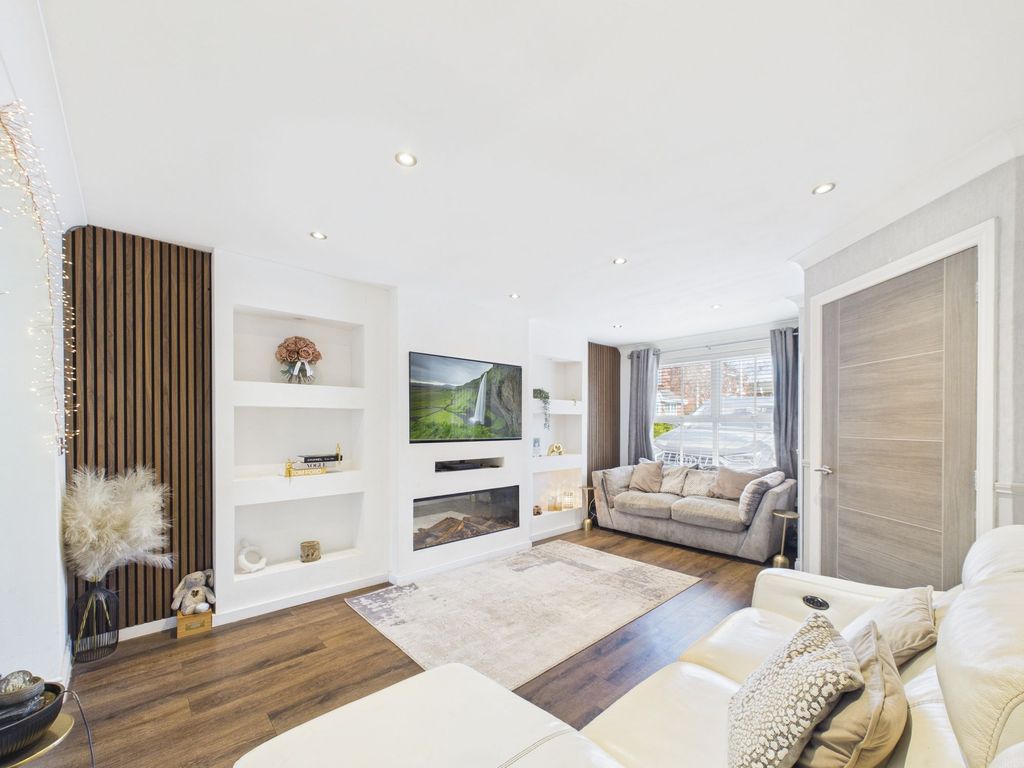 Property photo 3 of 35