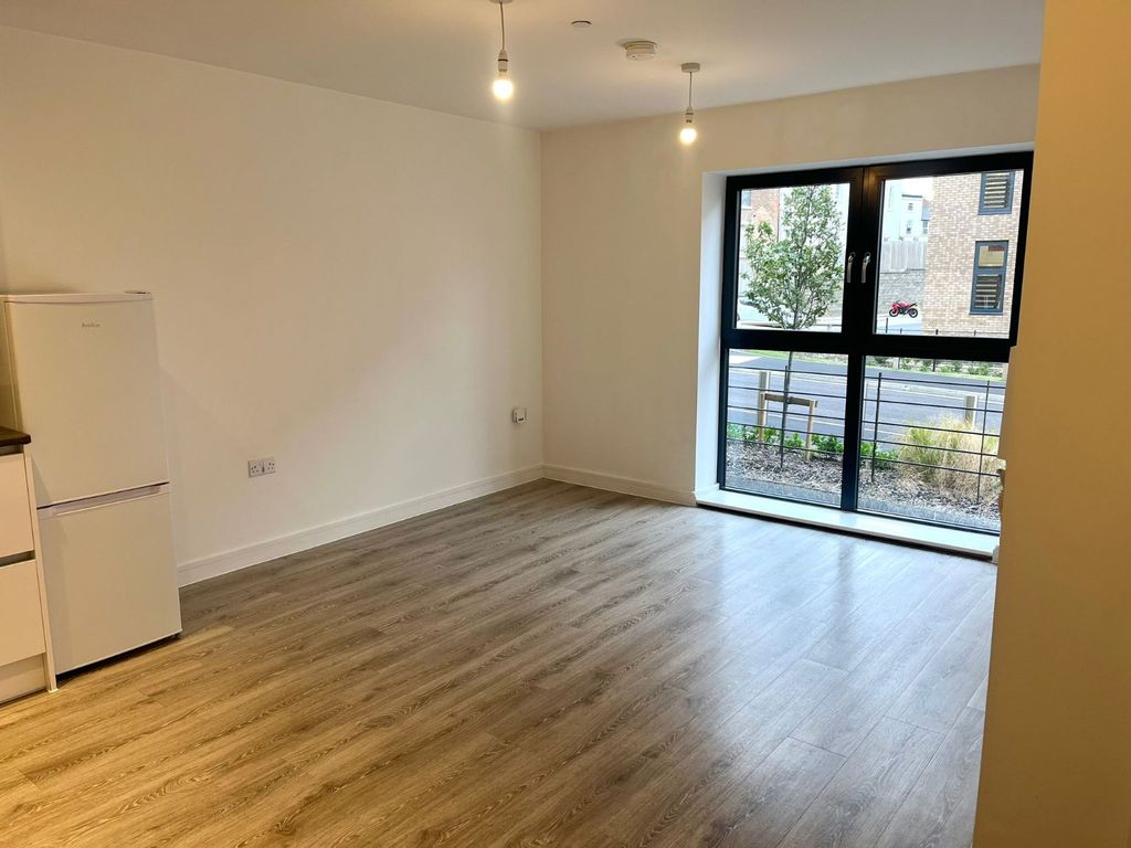 Property photo 3 of 8 Picture No. 12