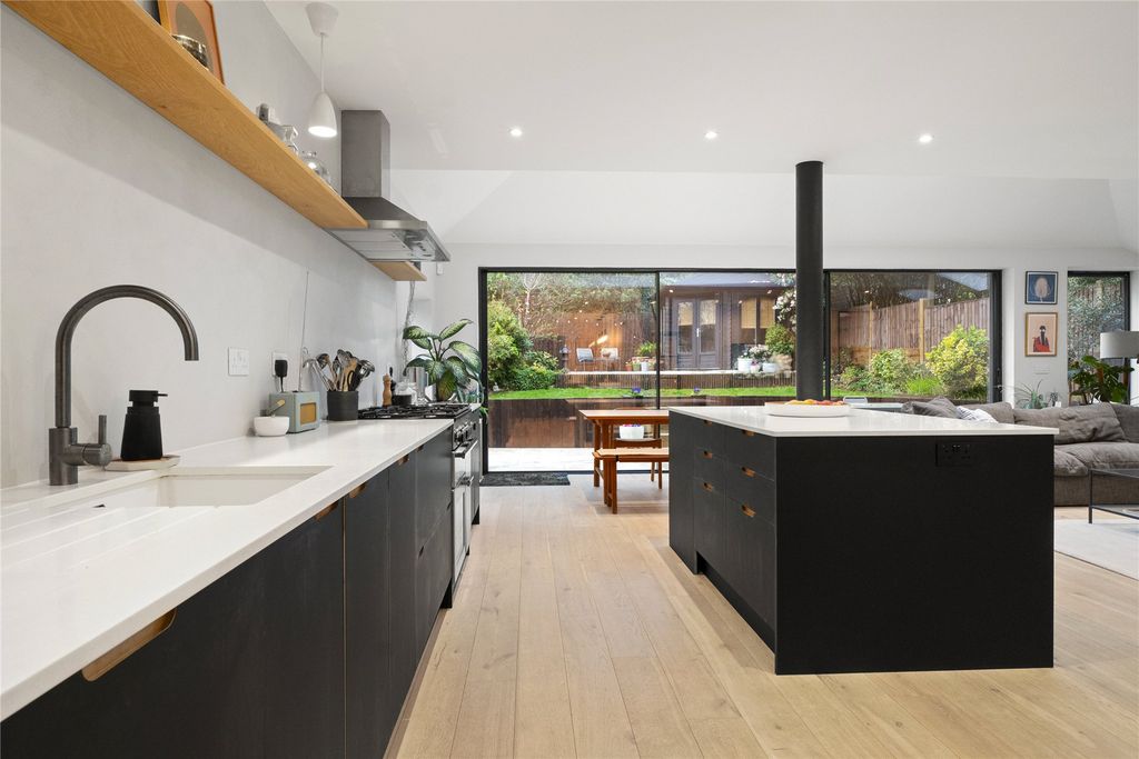 Property photo 3 of 15 Picture No. 12