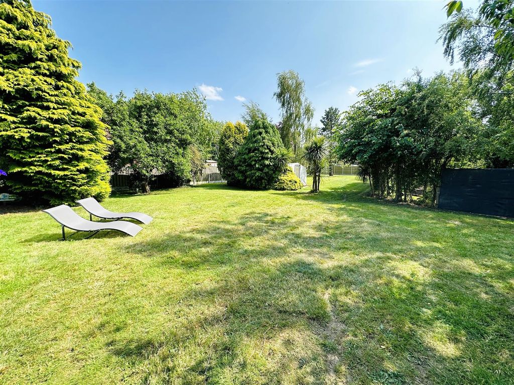 Property photo 2 of 31 Garden
