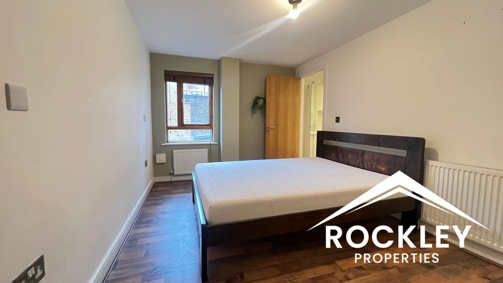 Property photo 2 of 15 Main Bedroom