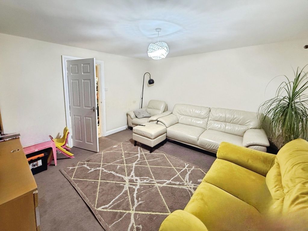 Property photo 3 of 12 4697234