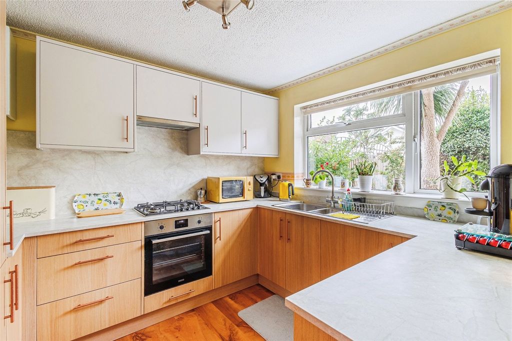 Property photo 2 of 15 Picture No. 27