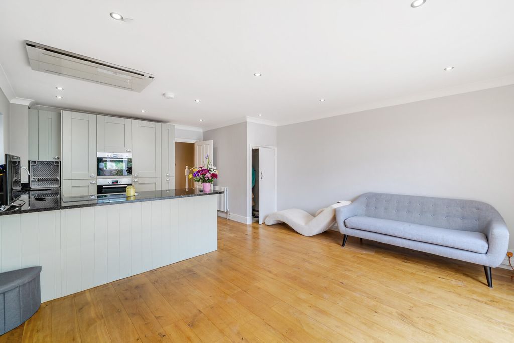 Property photo 3 of 18 4-6A68c7d5Be467-1...