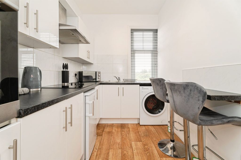 Property photo 2 of 31