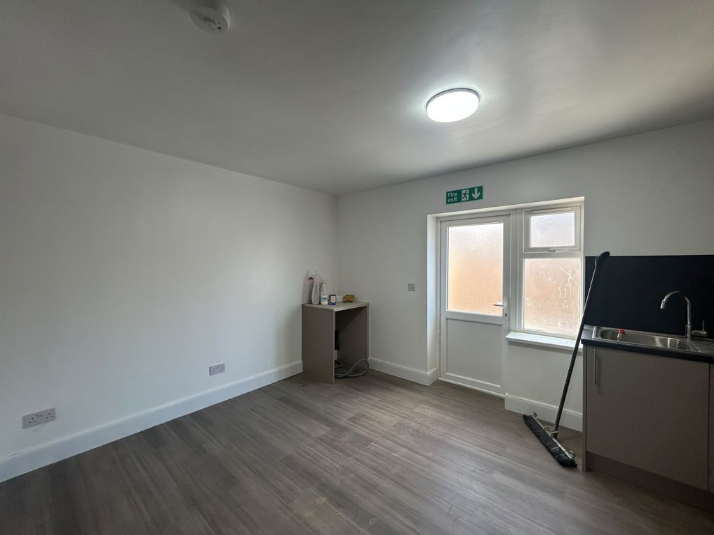 Property photo 3 of 12 Gallery