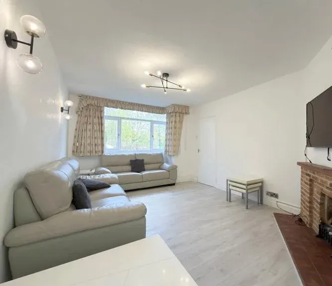 Property photo 2 of 9