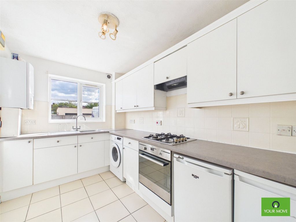 Property photo 3 of 8 Kitchen