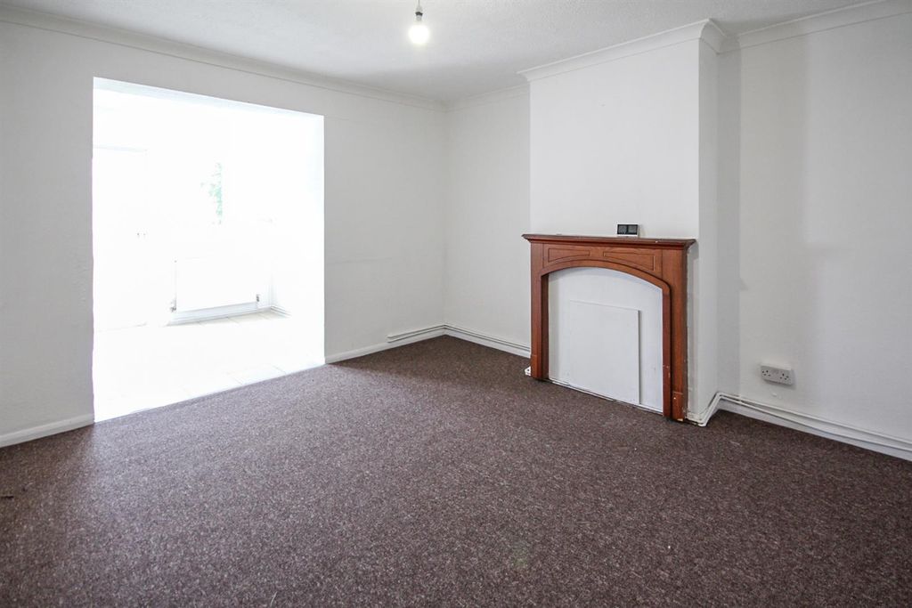 Property photo 2 of 11 Living Room