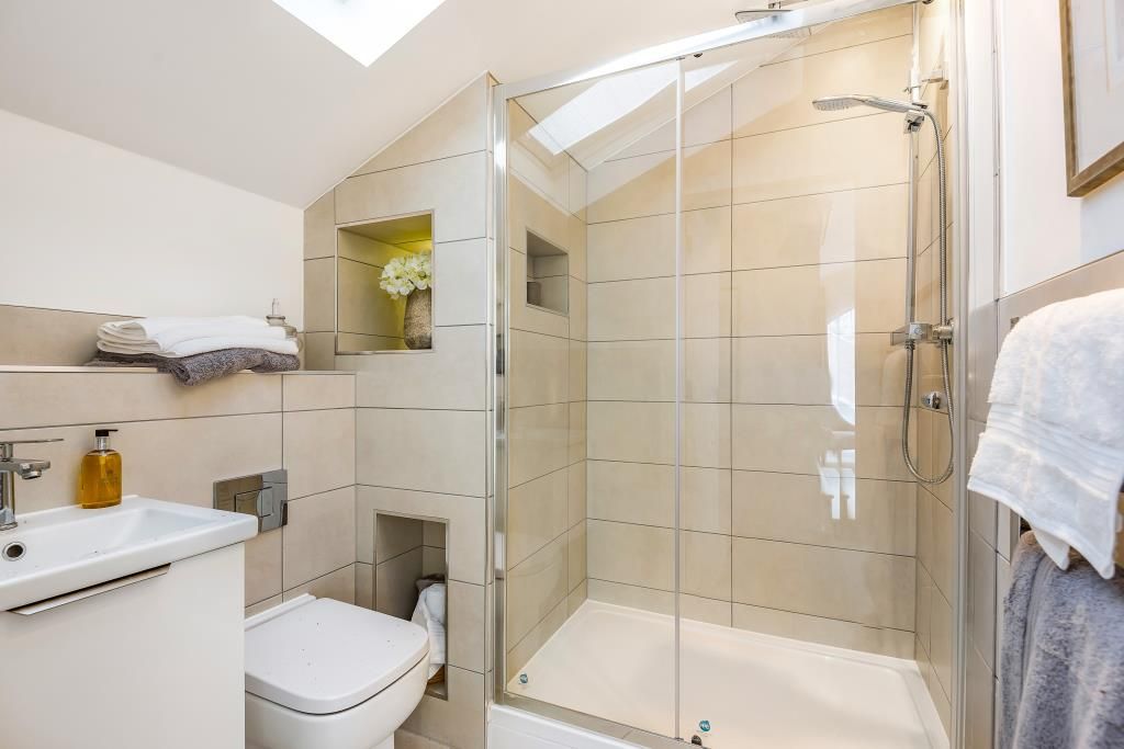 Property photo 3 of 11 Bathroom